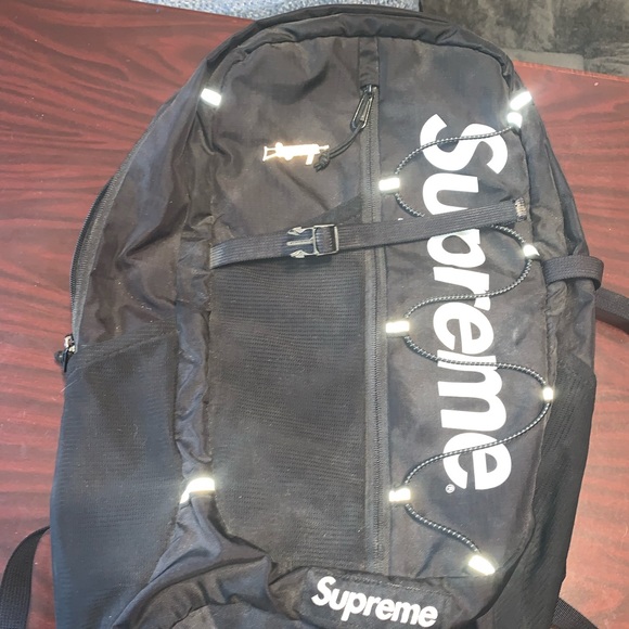 Supreme Backpack And Pin - Picture 1 of 4